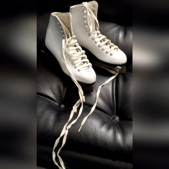 CCM White Leather Figure Skates Youth Size 8 - Picture 1 of 5